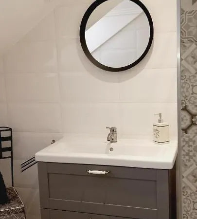 Júlia Apartman *